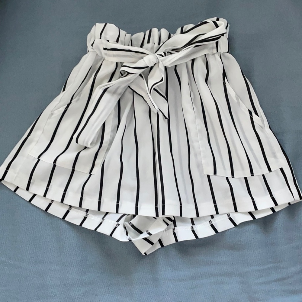 White and black striped shorts with tie